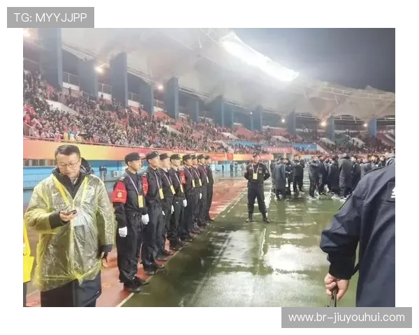 江苏足球联赛保安守护者的幕后故事与职责分析